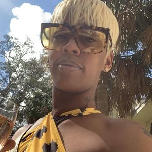 Meet your Posher, Latoya